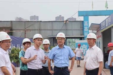 集團(tuán)公司董事長鄧華帶隊(duì)前往內(nèi)江市、隆昌市考察紡織、糧食儲(chǔ)運(yùn)、撬裝加油等項(xiàng)目