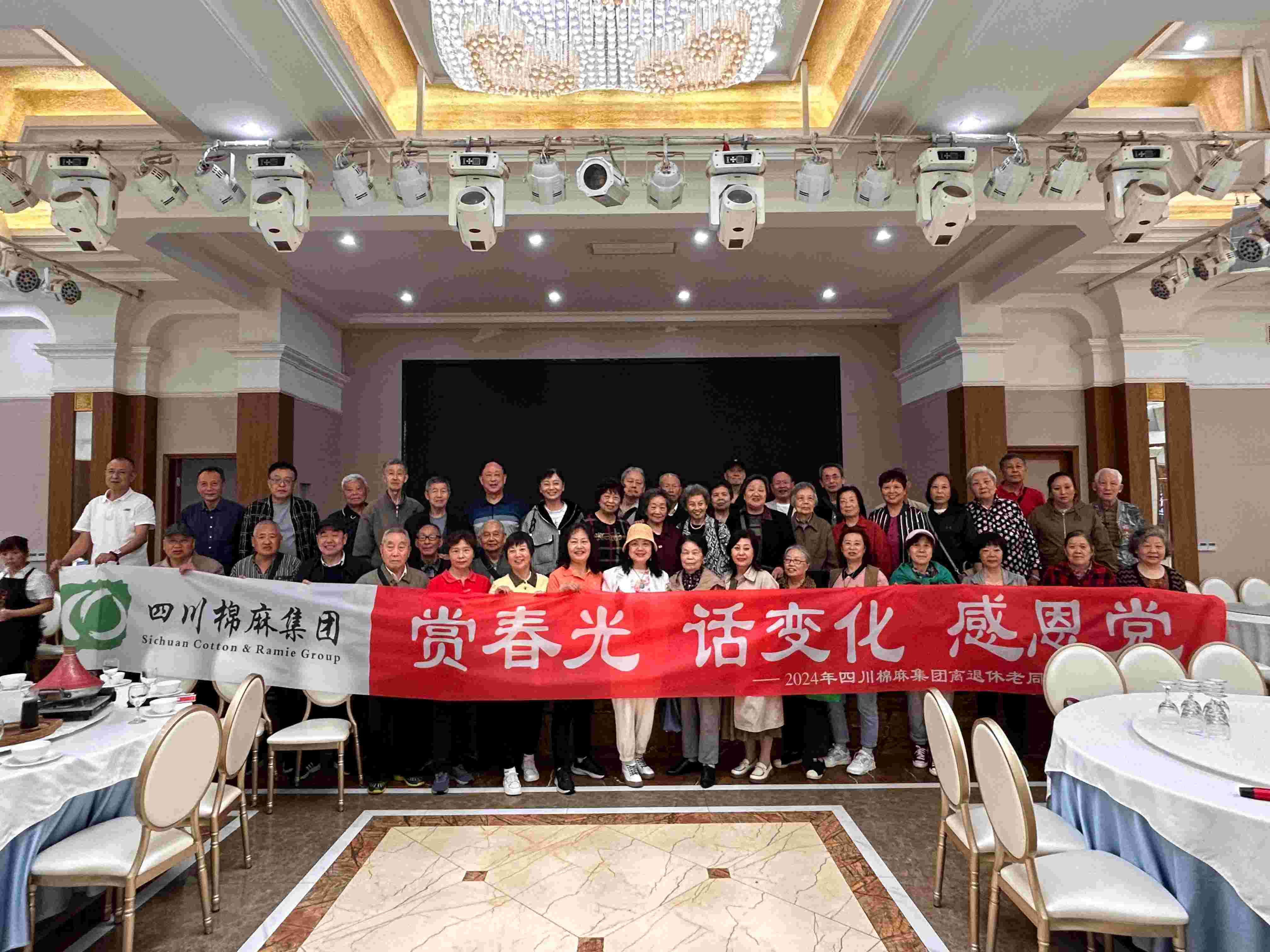 集團公司組織老同志開展“賞春光、話變化、感黨恩”戶外踏青活動